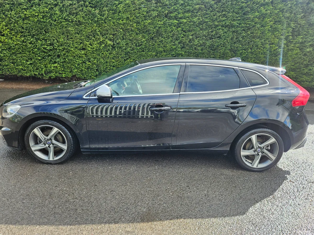 Volvo V40 Hatchback, Diesel, 2014, Black