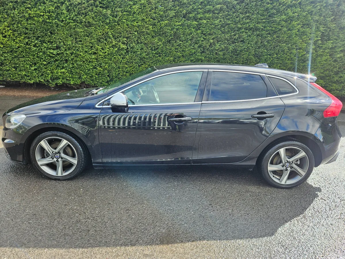 Volvo V40 Hatchback, Diesel, 2014, Black
