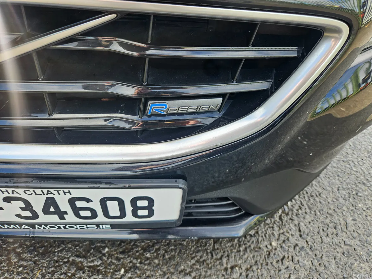 Volvo V40 Hatchback, Diesel, 2014, Black