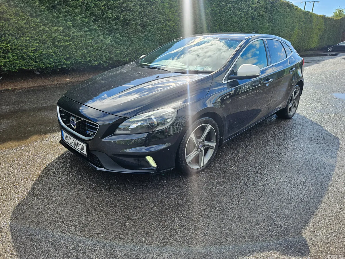 Volvo V40 Hatchback, Diesel, 2014, Black