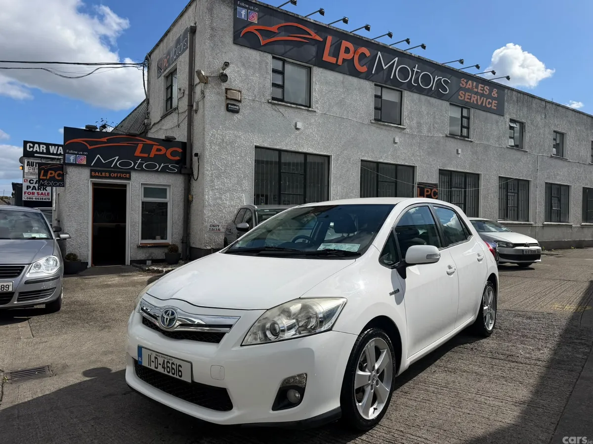 Toyota Auris Hatchback, Petrol Hybrid, 2011, White