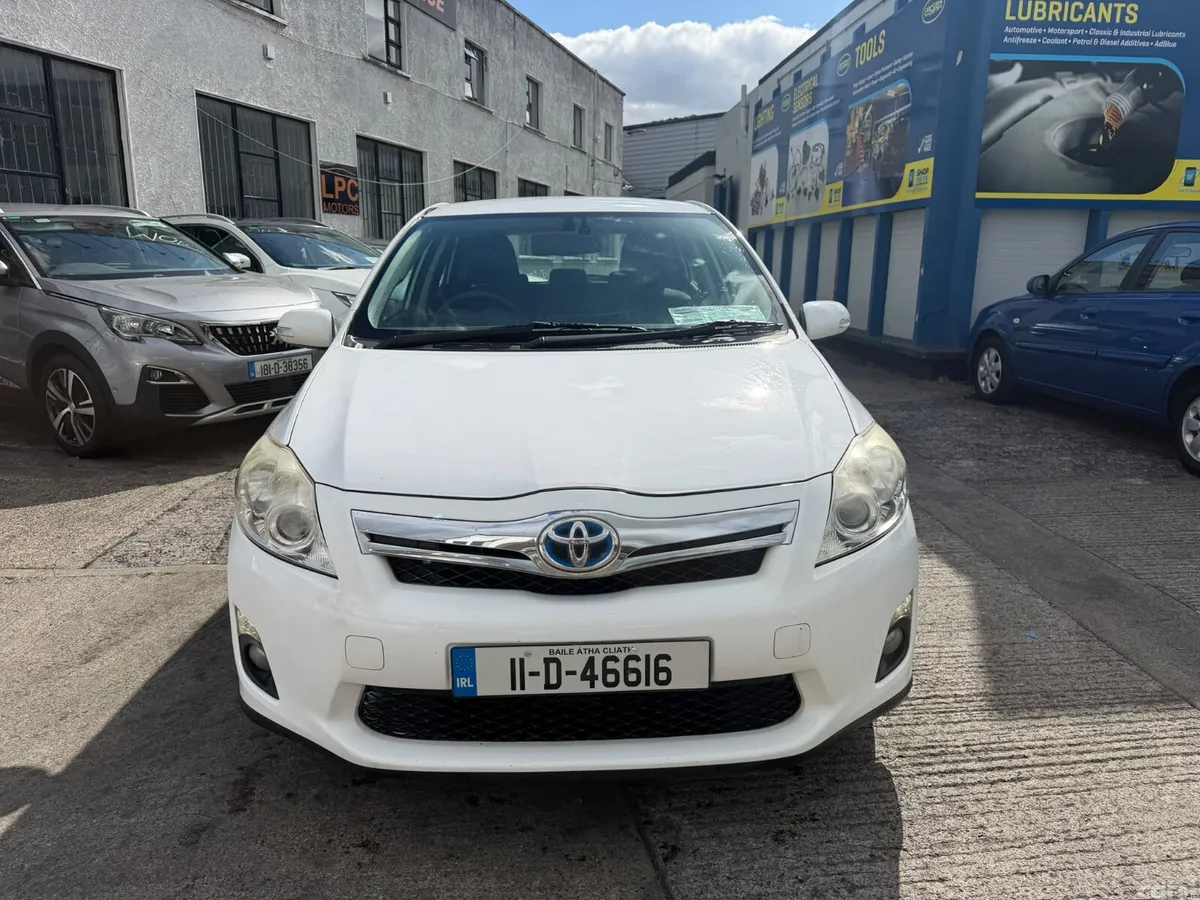 Toyota Auris Hatchback, Petrol Hybrid, 2011, White
