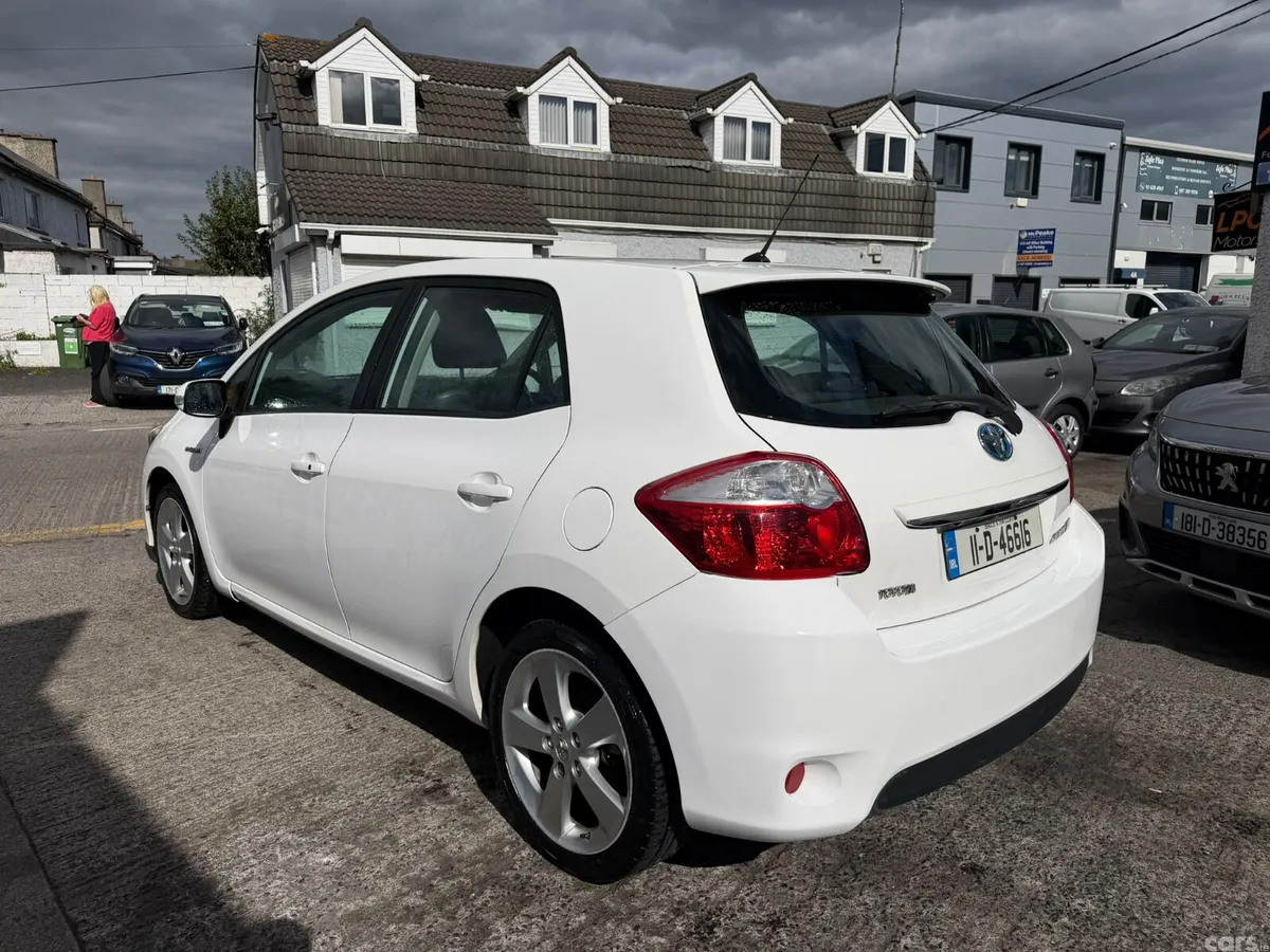 Toyota Auris Hatchback, Petrol Hybrid, 2011, White