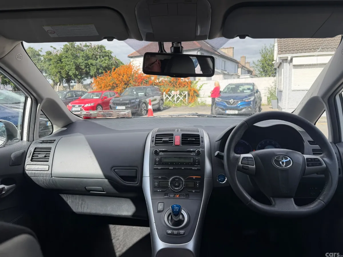 Toyota Auris Hatchback, Petrol Hybrid, 2011, White