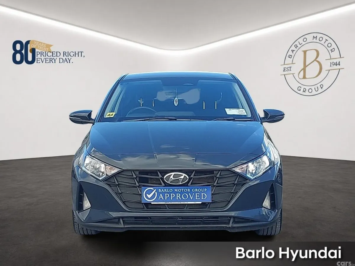 Hyundai i20 Hatchback, Petrol, 2023, Grey