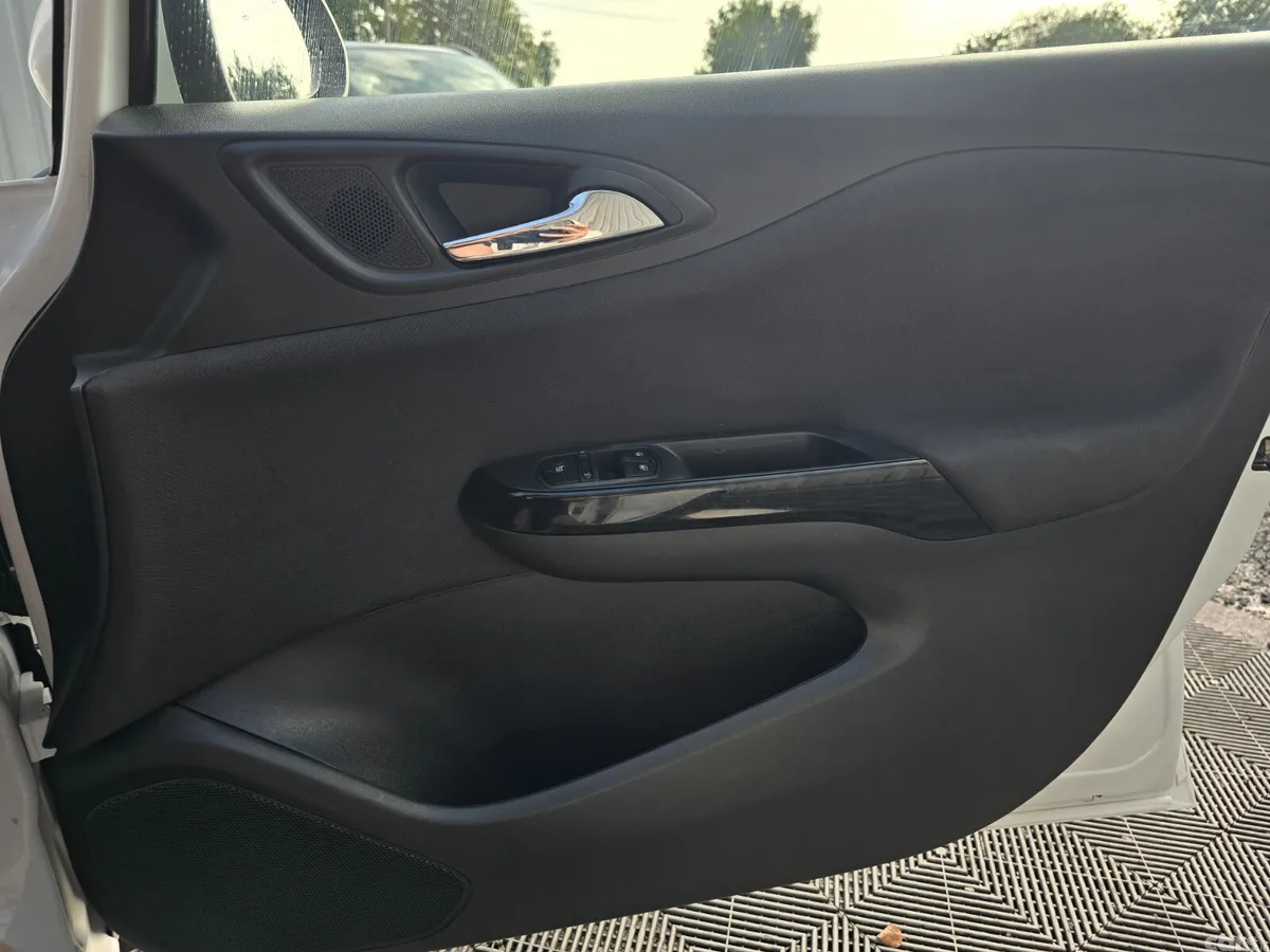 Opel Corsa Hatchback, Petrol, 2019, White