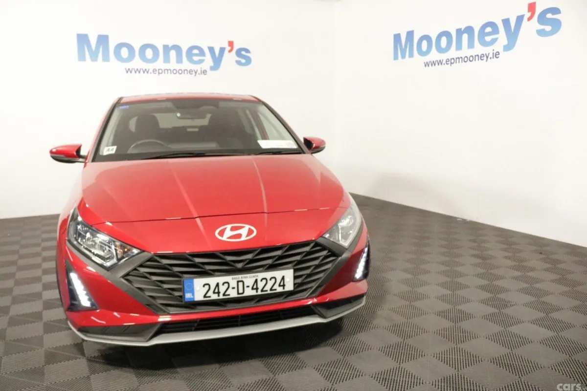 Hyundai i20 Hatchback, Petrol, 2024, Red