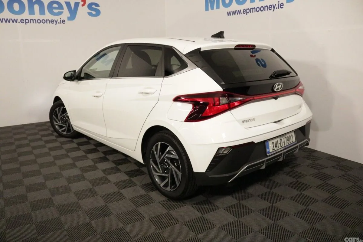 Hyundai i20 Hatchback, Petrol, 2024, White