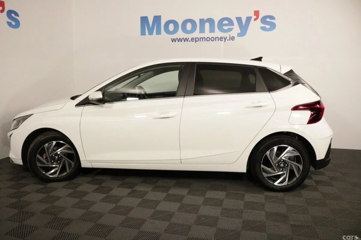 Hyundai i20 Hatchback, Petrol, 2024, White