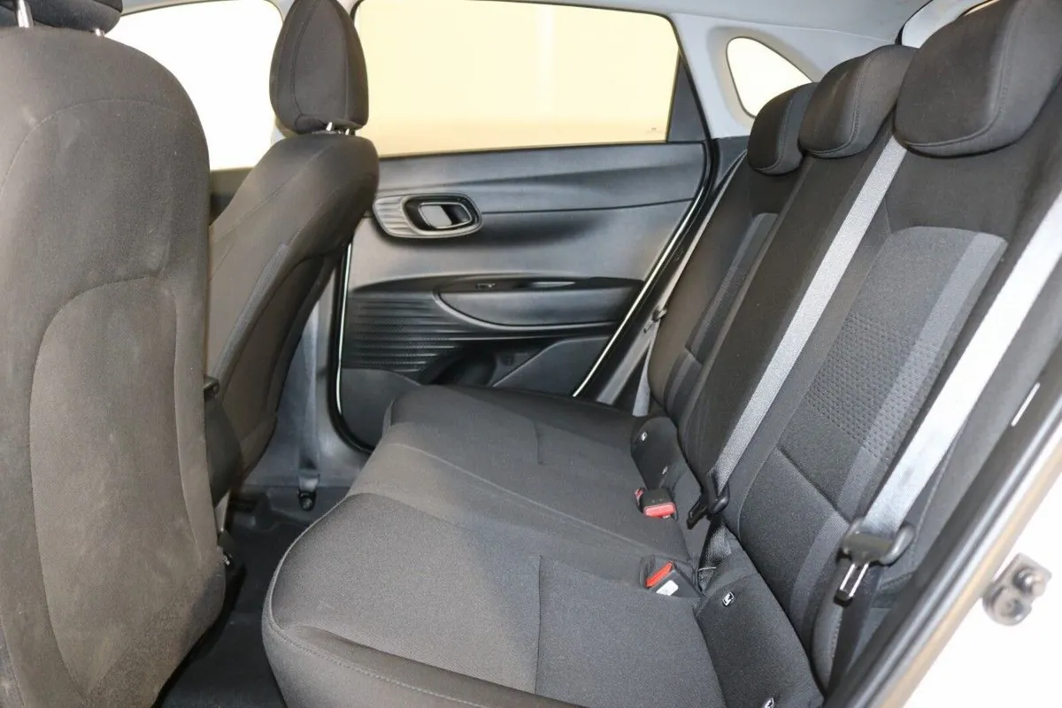 Hyundai i20 Hatchback, Petrol, 2024, White