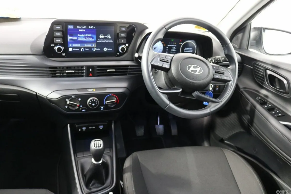 Hyundai i20 Hatchback, Petrol, 2024, White