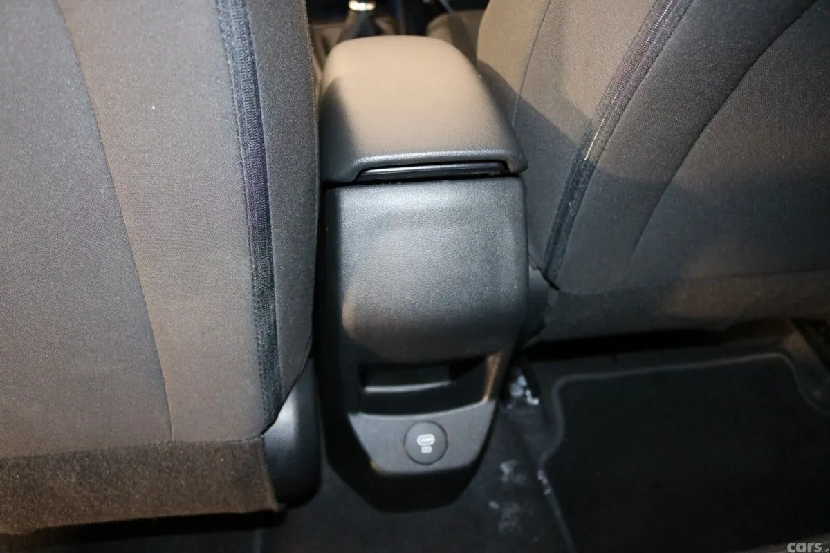 Hyundai i20 Hatchback, Petrol, 2024, White