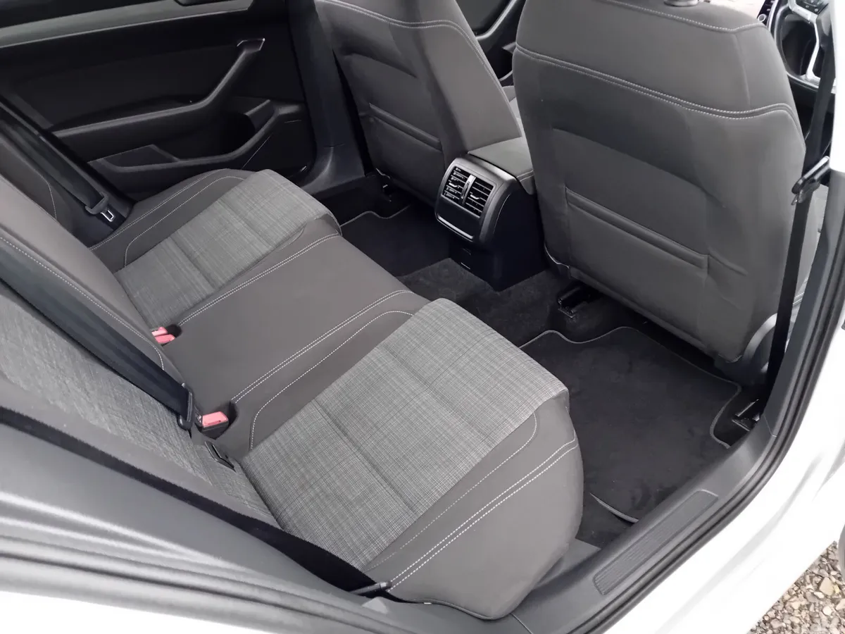 Volkswagen Passat Saloon, Diesel, 2021, Grey