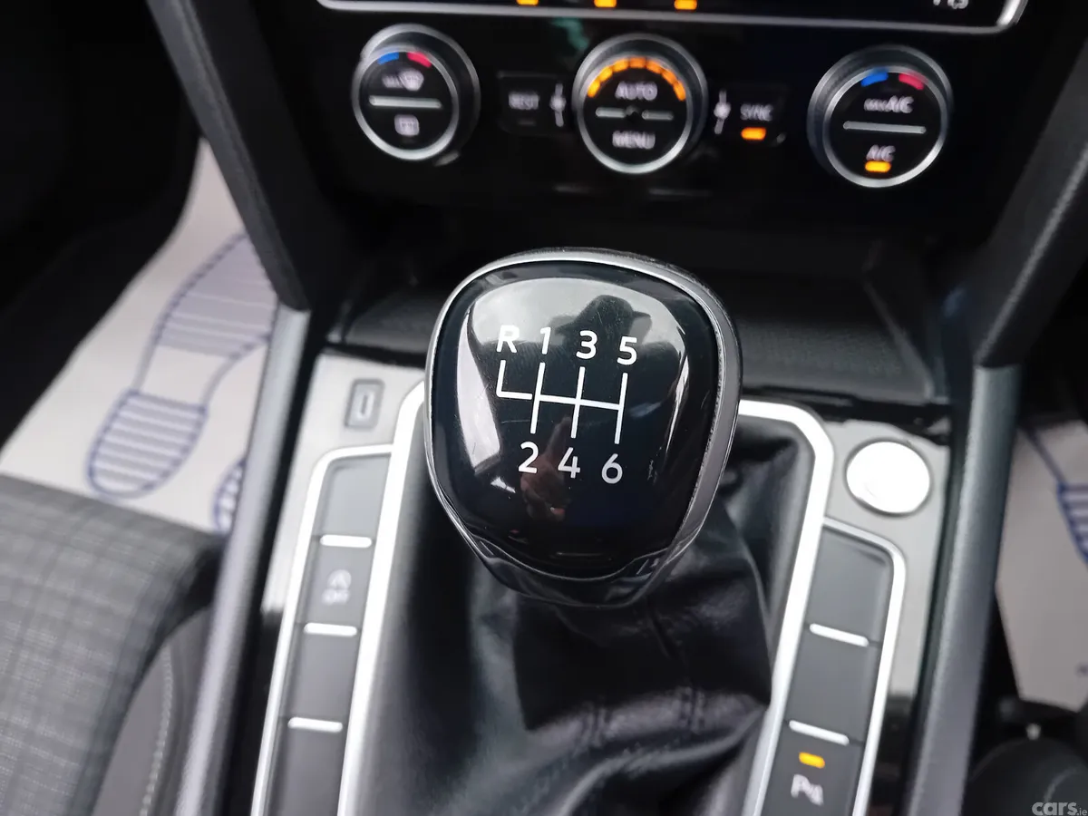 Volkswagen Passat Saloon, Diesel, 2021, Grey