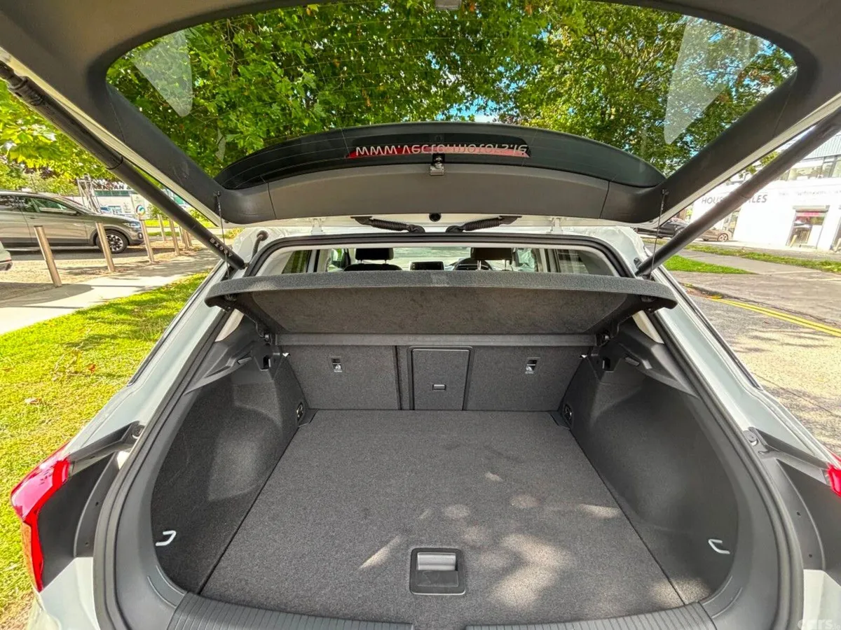 Volkswagen T-Roc SUV, Diesel, 2024, White
