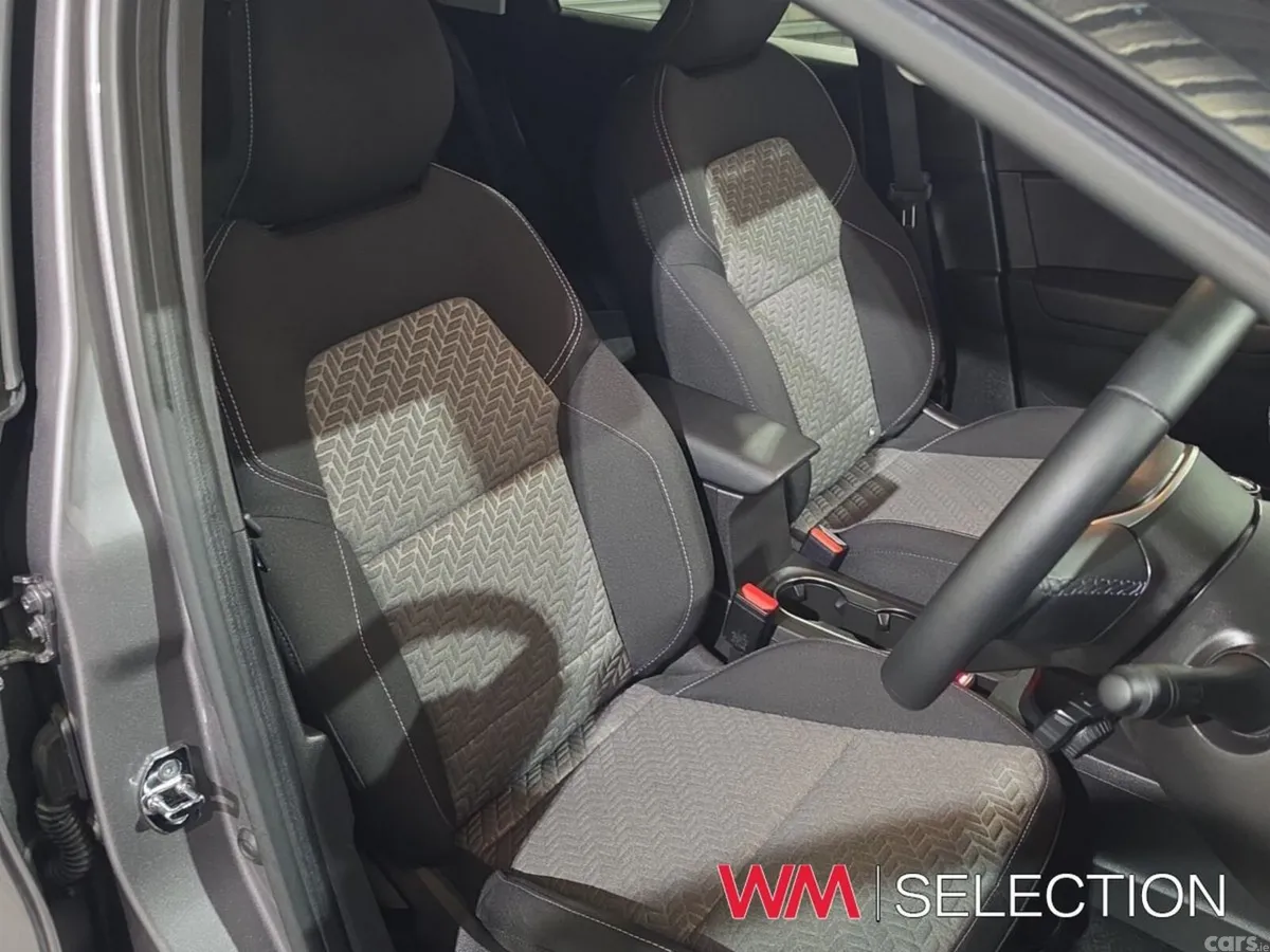 Renault Captur SUV, Petrol, 2022, Grey