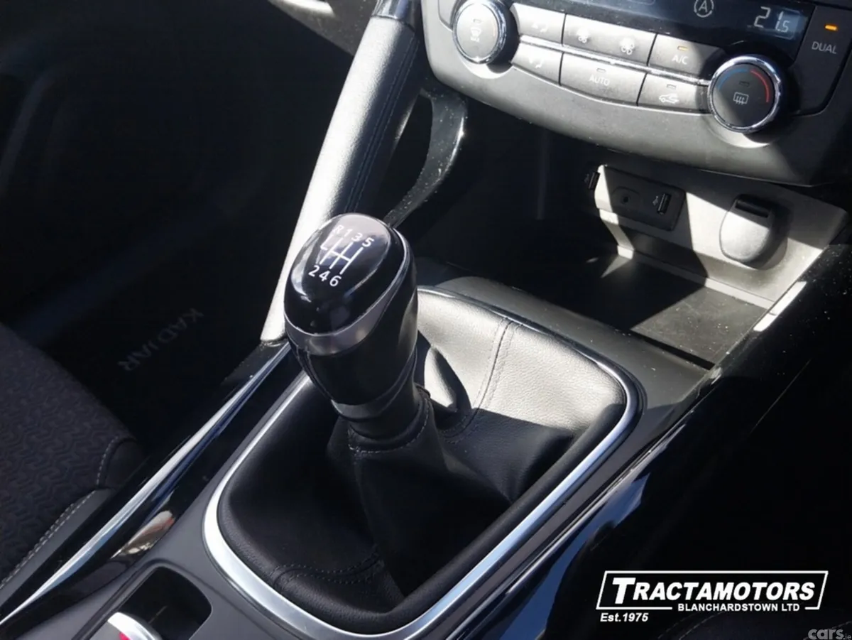 Renault Kadjar SUV, Petrol, 2017, Red