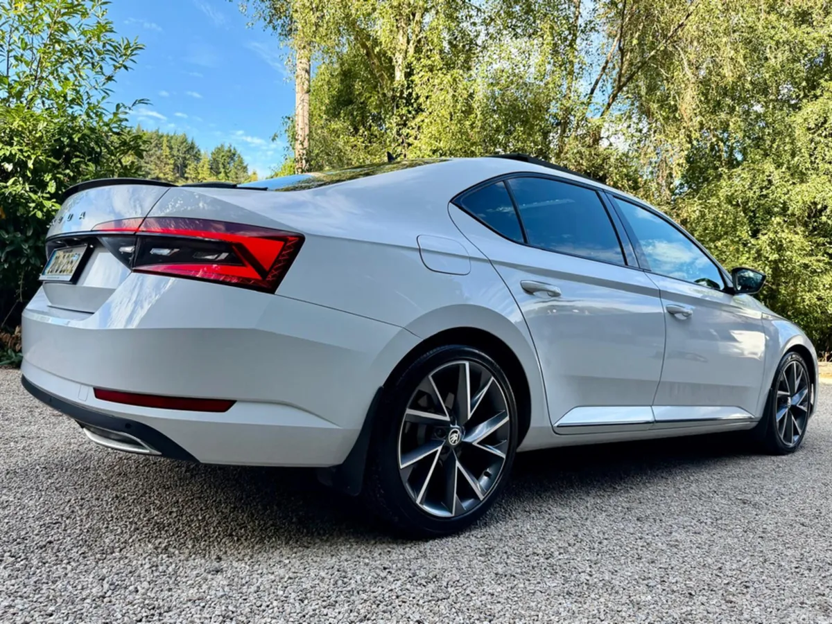 Skoda Superb Hatchback, Diesel, 2020, White