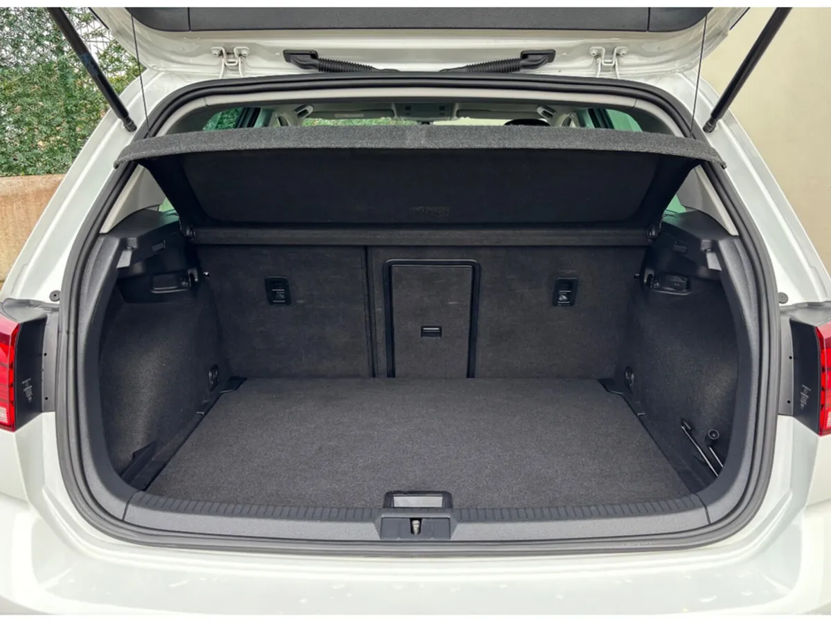 Volkswagen Golf Hatchback, Diesel, 2019, White