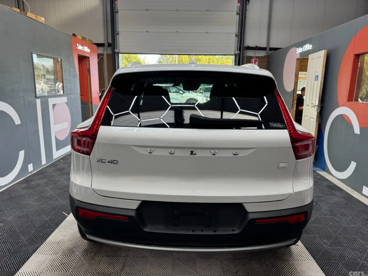 Volvo XC40 SUV, Petrol, 2021, White