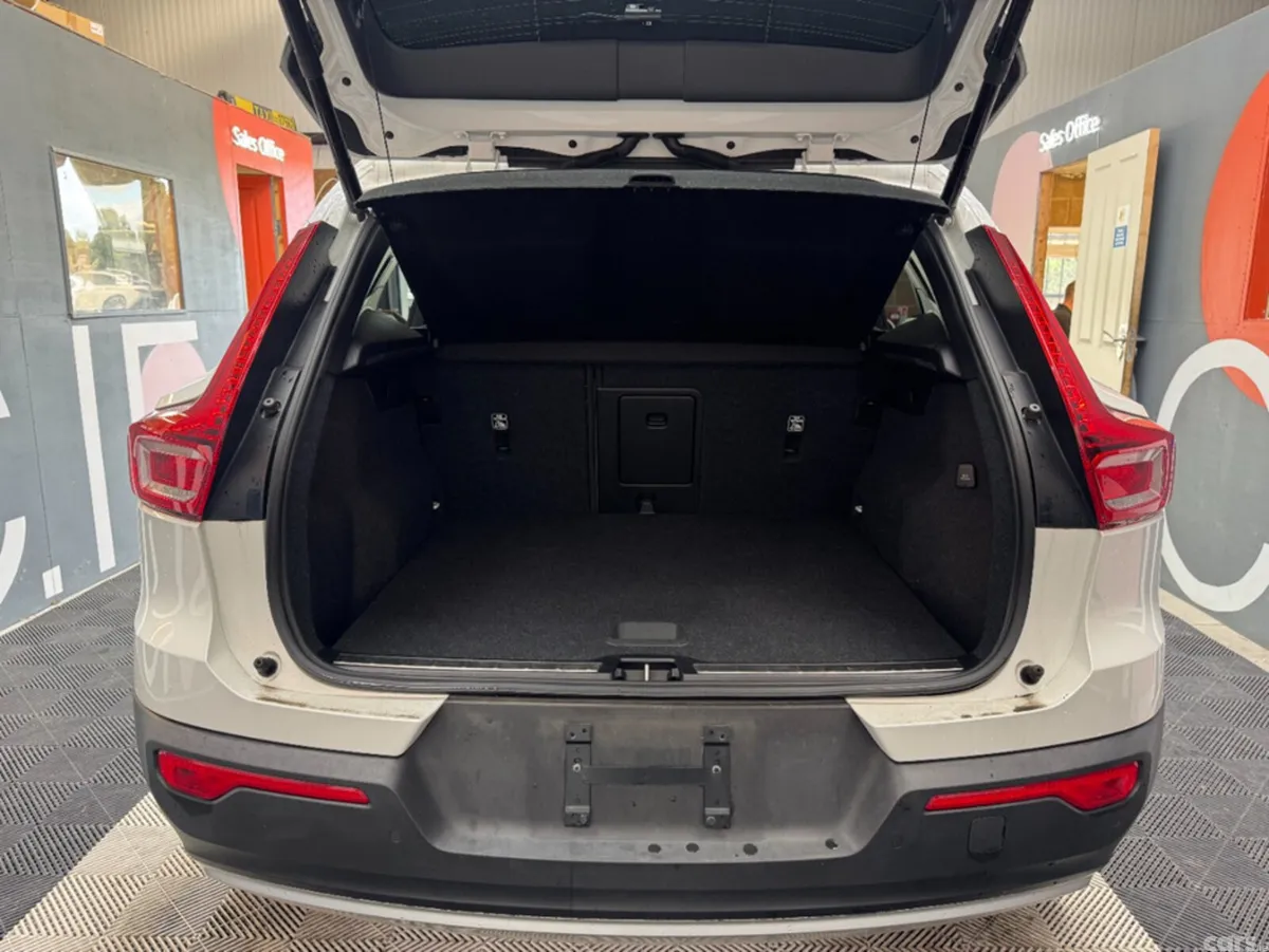 Volvo XC40 SUV, Petrol, 2021, White