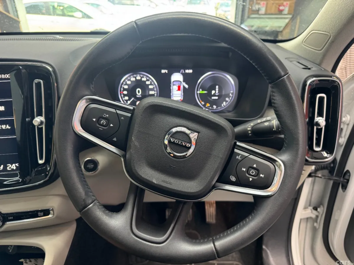 Volvo XC40 SUV, Petrol, 2021, White