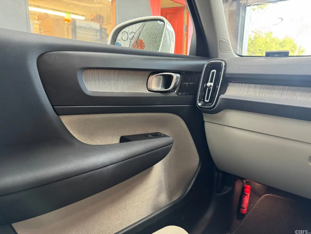Volvo XC40 SUV, Petrol, 2021, White