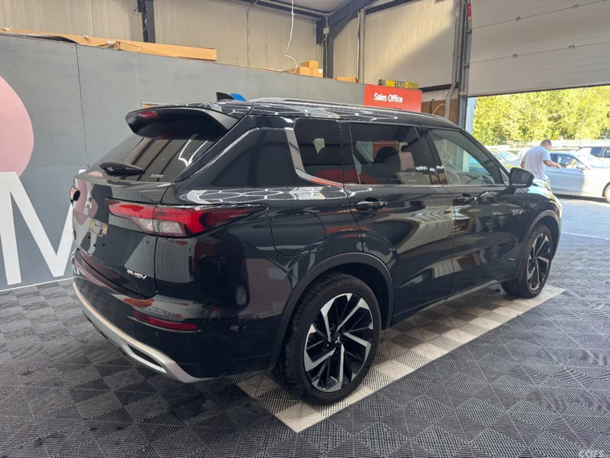 Mitsubishi Outlander SUV, Petrol Plug-in Hybrid, 2024, Black