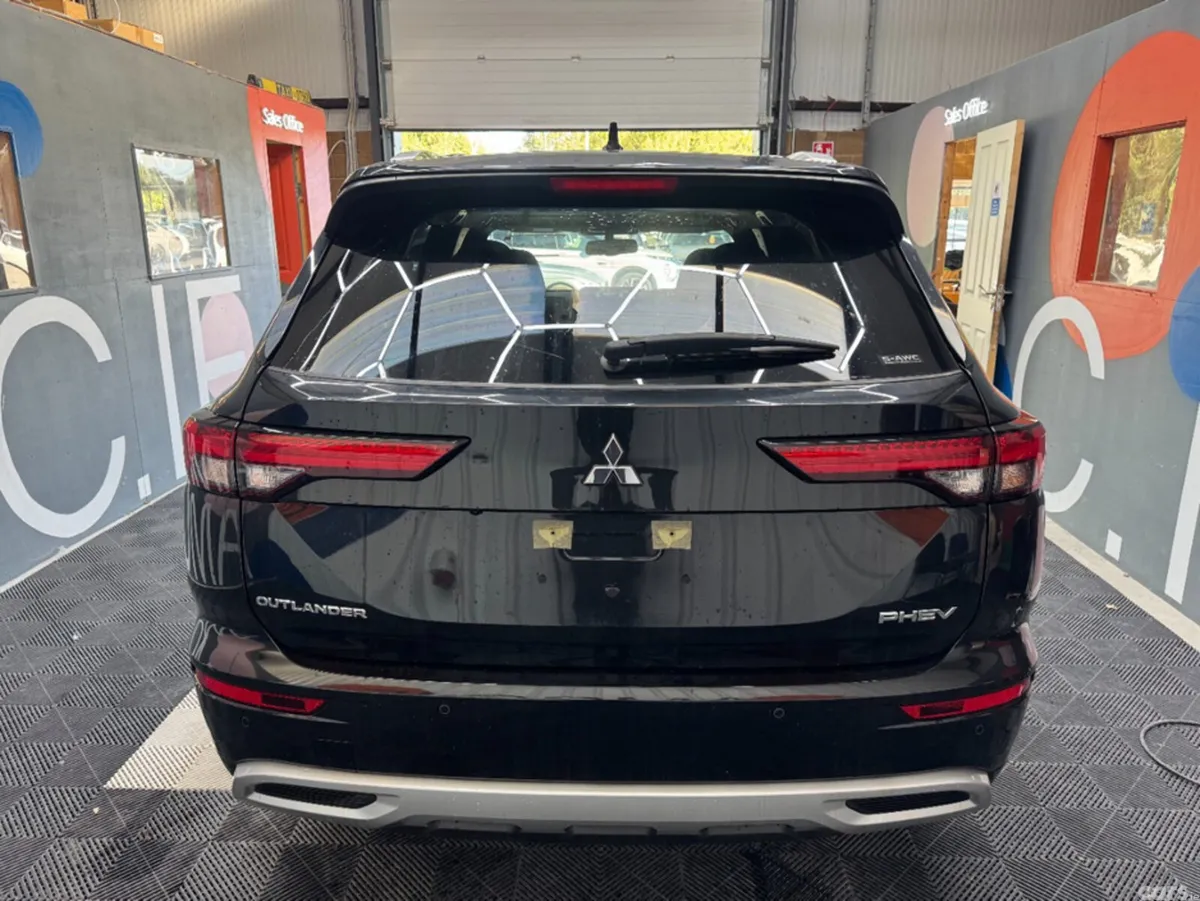 Mitsubishi Outlander SUV, Petrol Plug-in Hybrid, 2024, Black