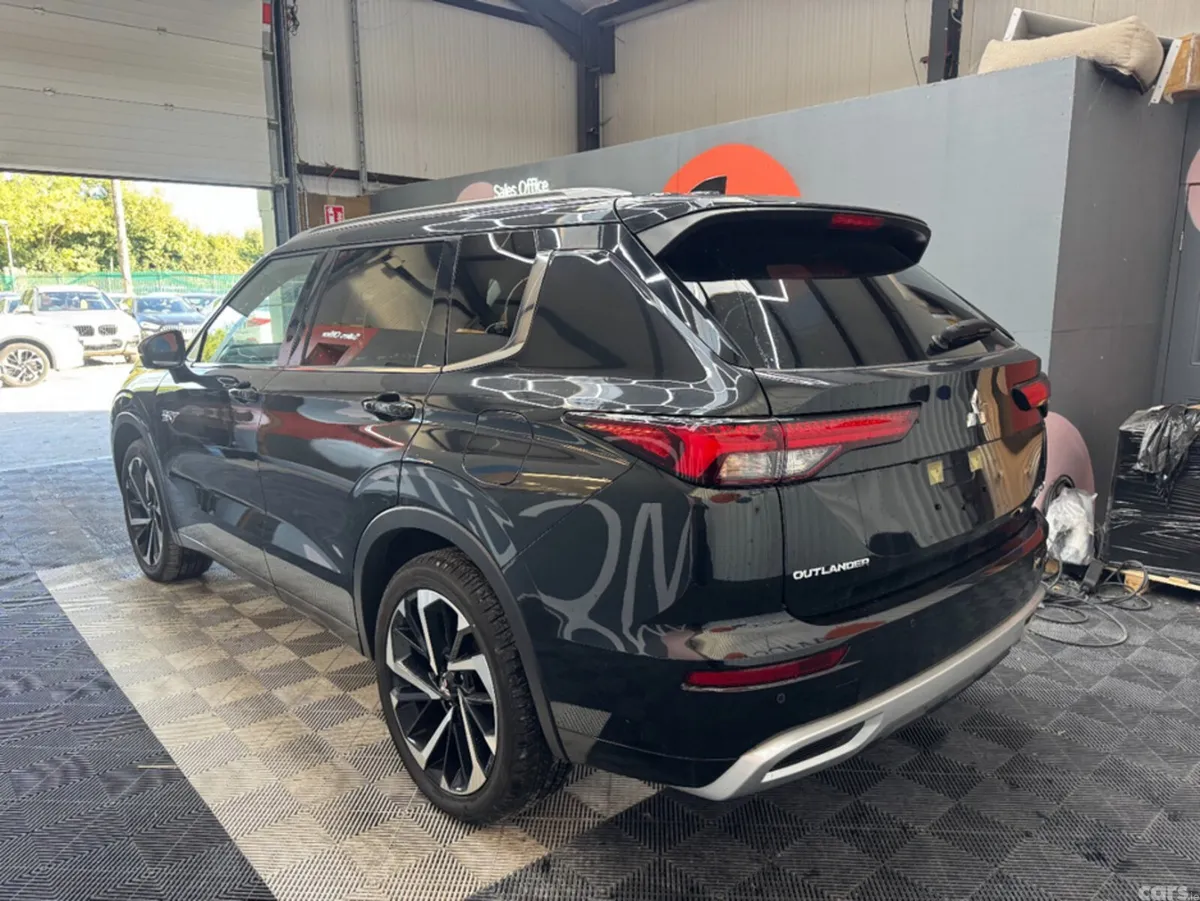 Mitsubishi Outlander SUV, Petrol Plug-in Hybrid, 2024, Black