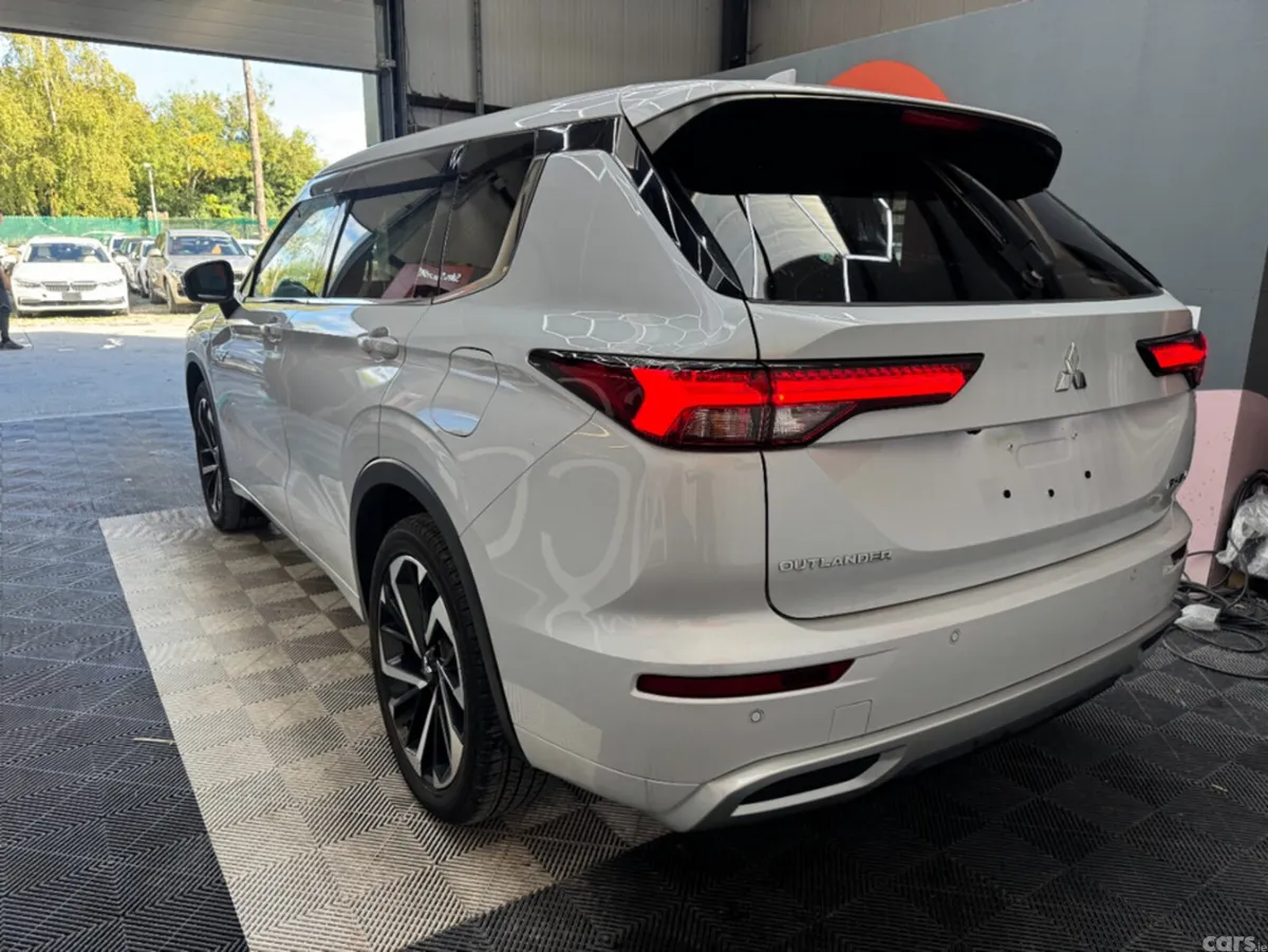 Mitsubishi Outlander SUV, Petrol Plug-in Hybrid, 2024, White