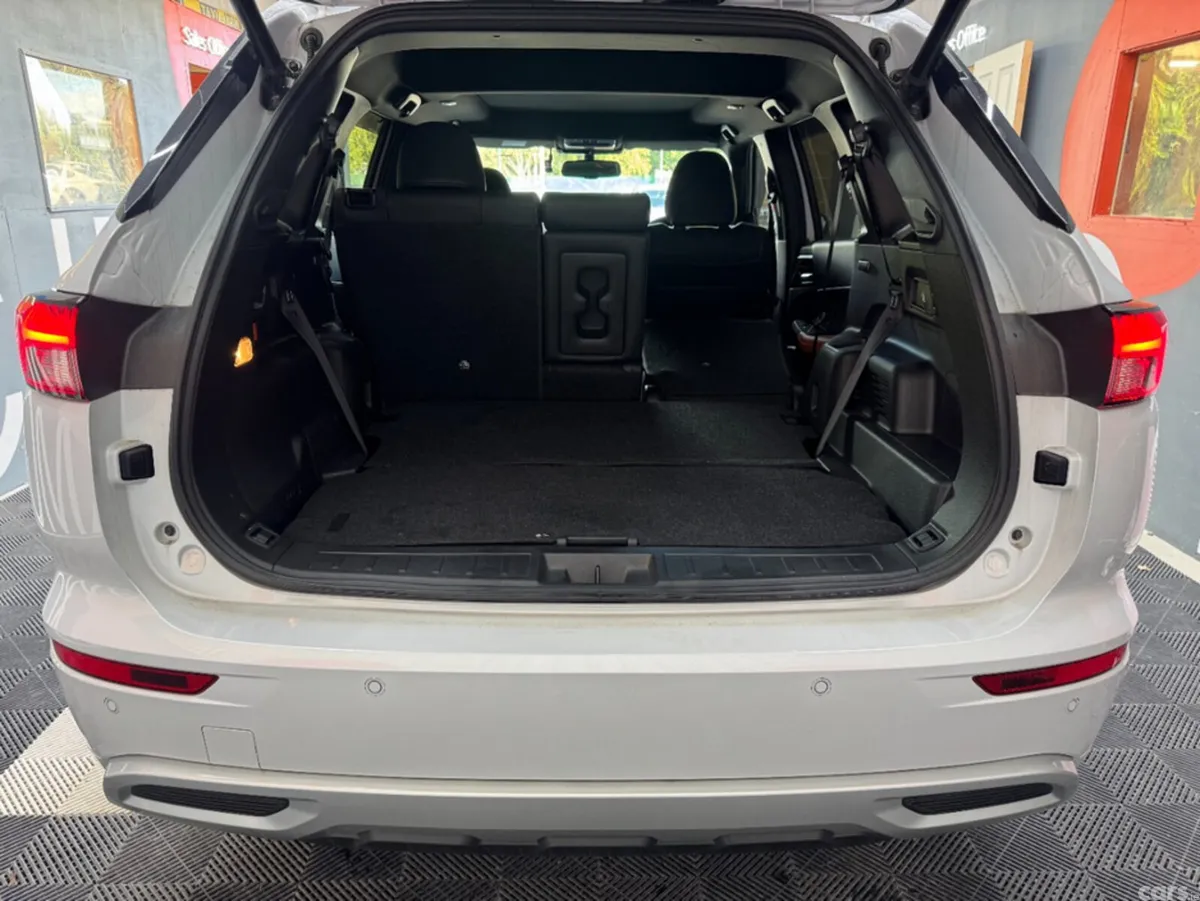 Mitsubishi Outlander SUV, Petrol Plug-in Hybrid, 2024, White