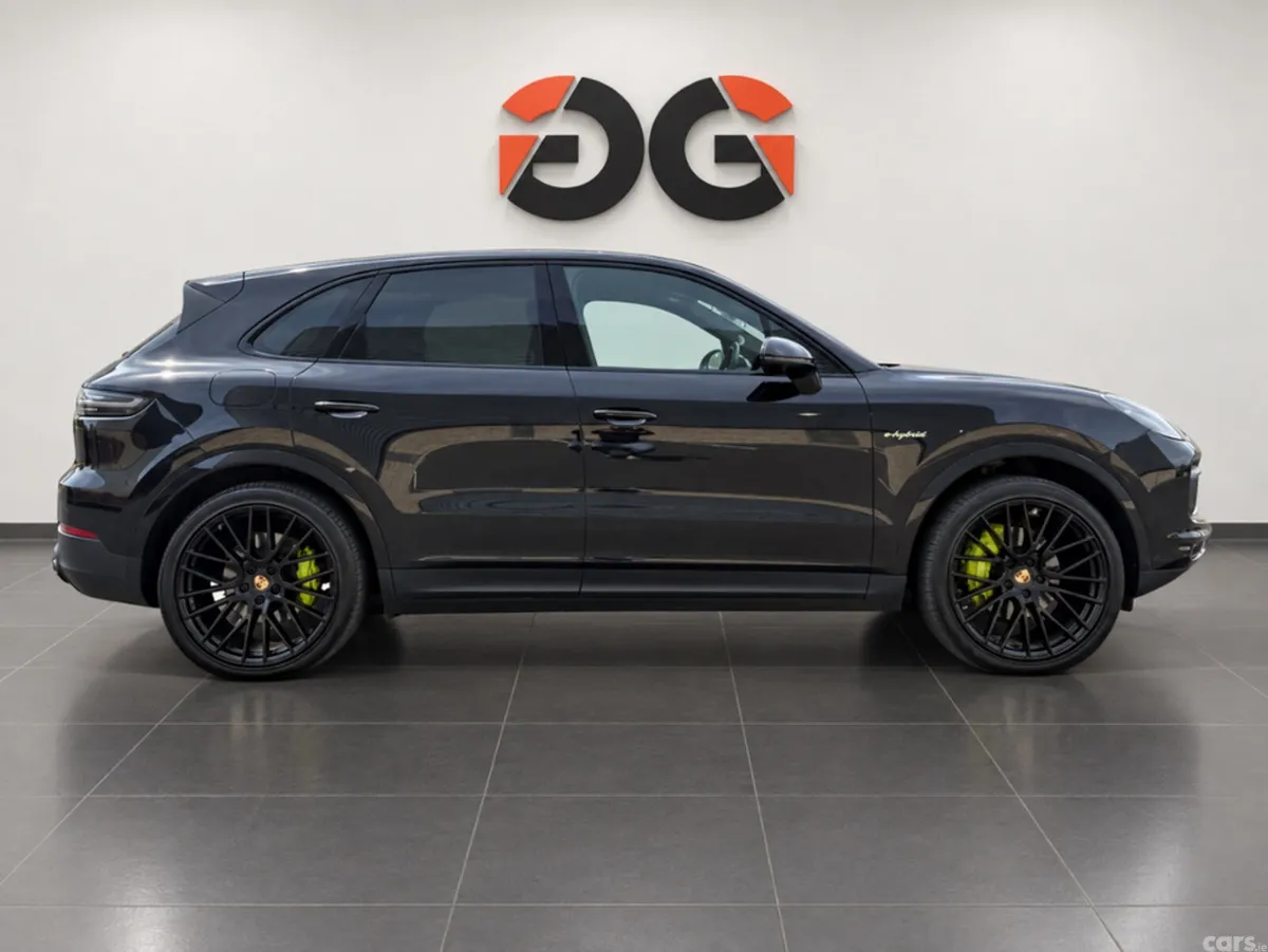 Porsche Cayenne Estate, Petrol Plug-in Hybrid, 2022, Black