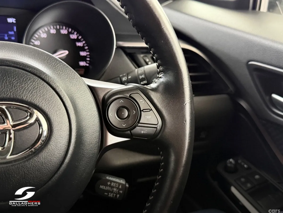 Toyota C-HR SUV, Petrol Hybrid, 2020, White