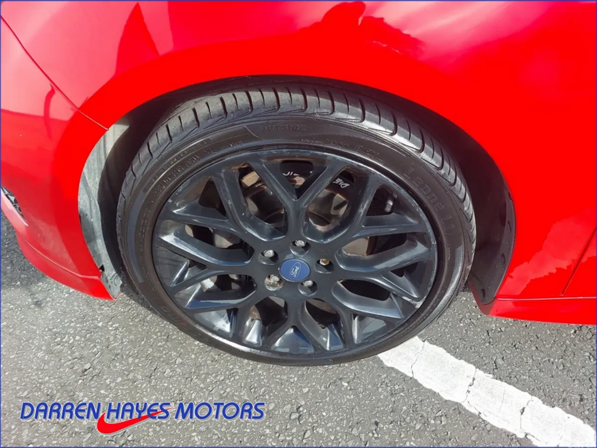 Ford Focus Hatchback, Diesel, 2015, Red
