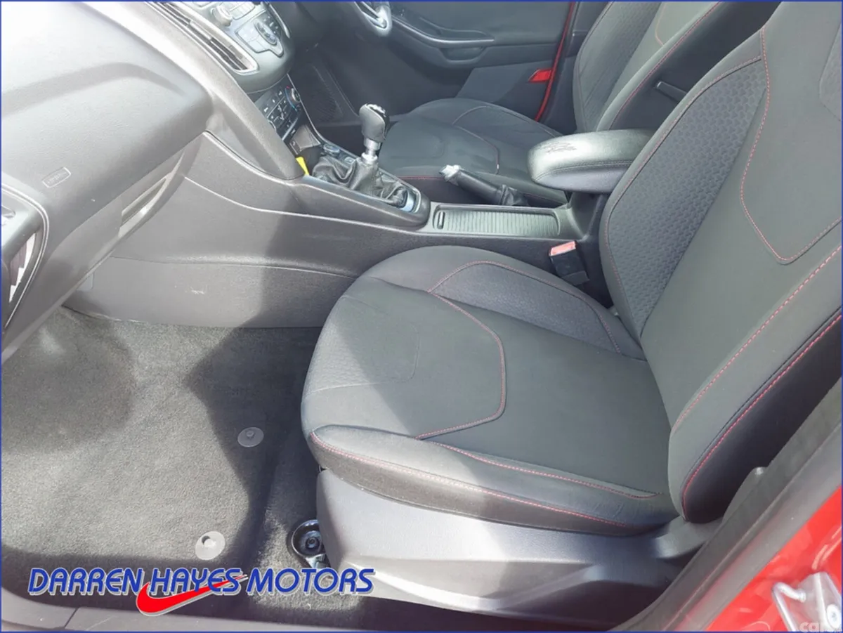 Ford Focus Hatchback, Diesel, 2015, Red