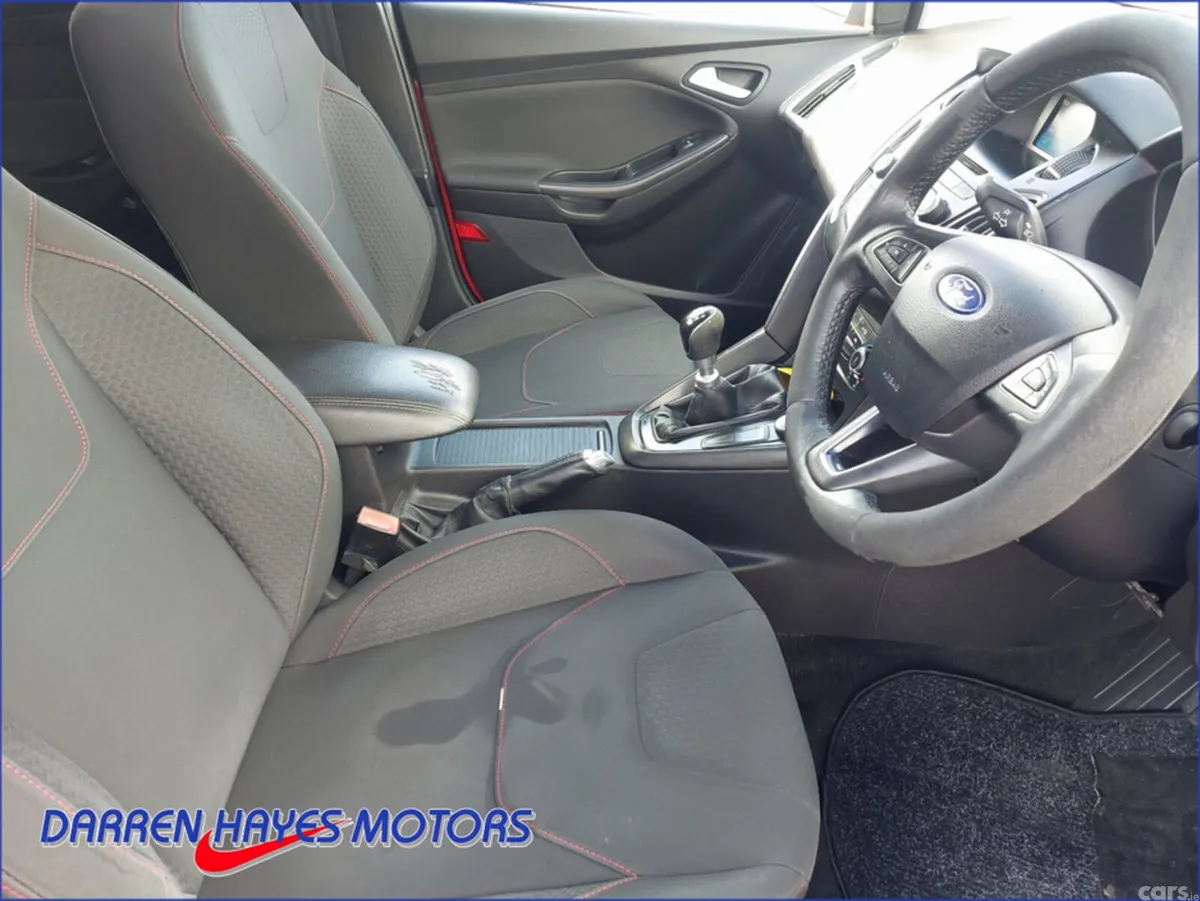 Ford Focus Hatchback, Diesel, 2015, Red