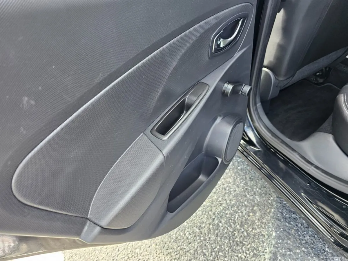 Renault Clio Hatchback, Petrol, 2015, Black