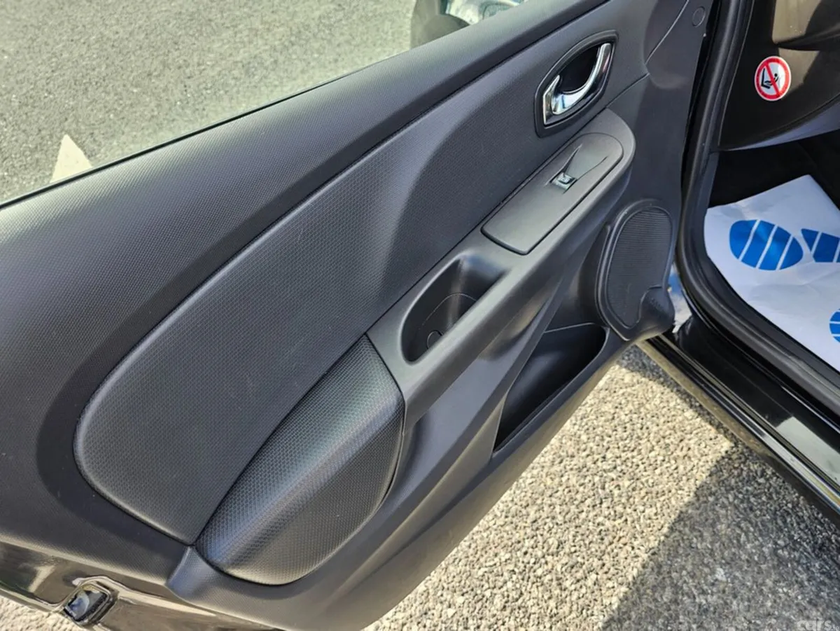 Renault Clio Hatchback, Petrol, 2015, Black