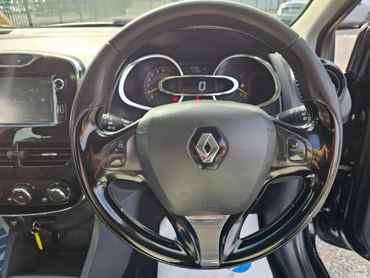 Renault Clio Hatchback, Petrol, 2015, Black