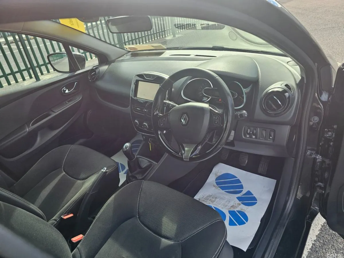 Renault Clio Hatchback, Petrol, 2015, Black