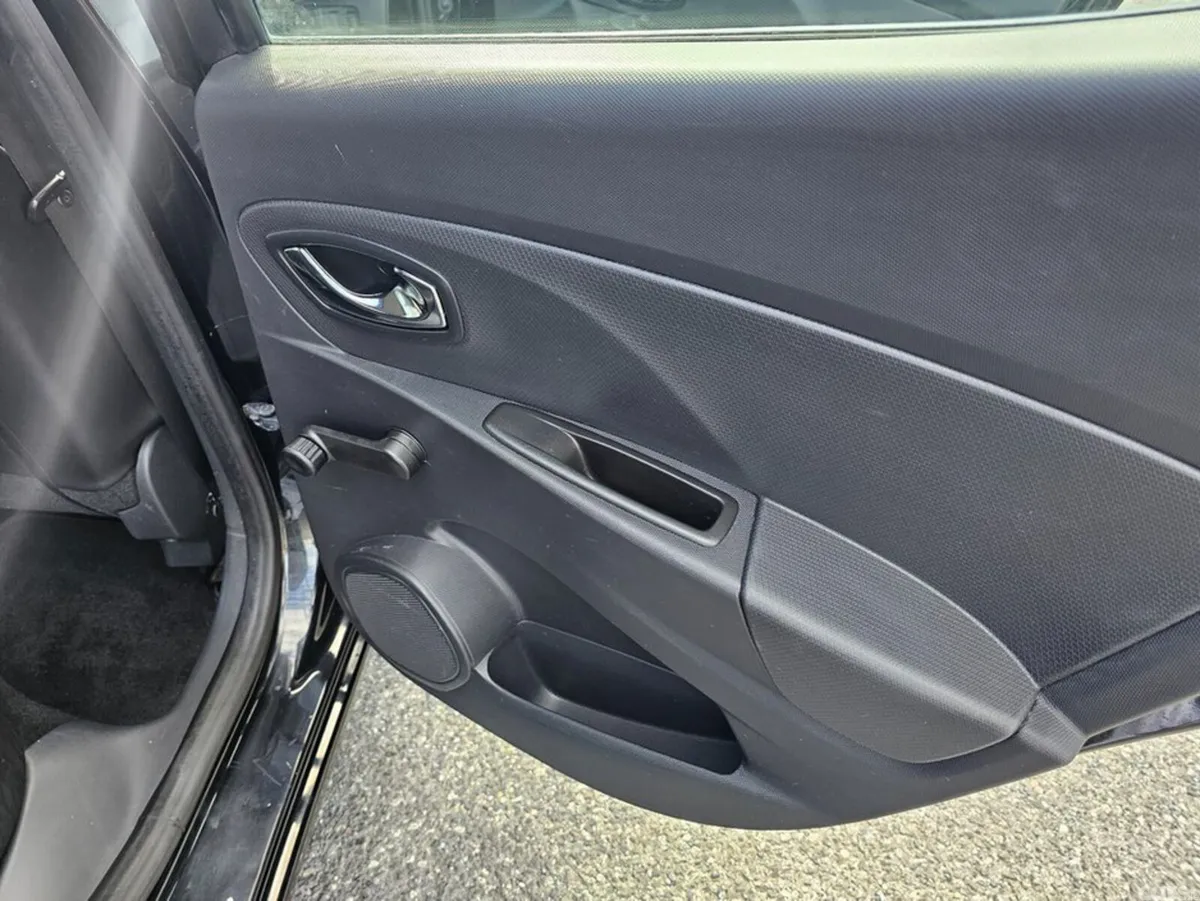 Renault Clio Hatchback, Petrol, 2015, Black