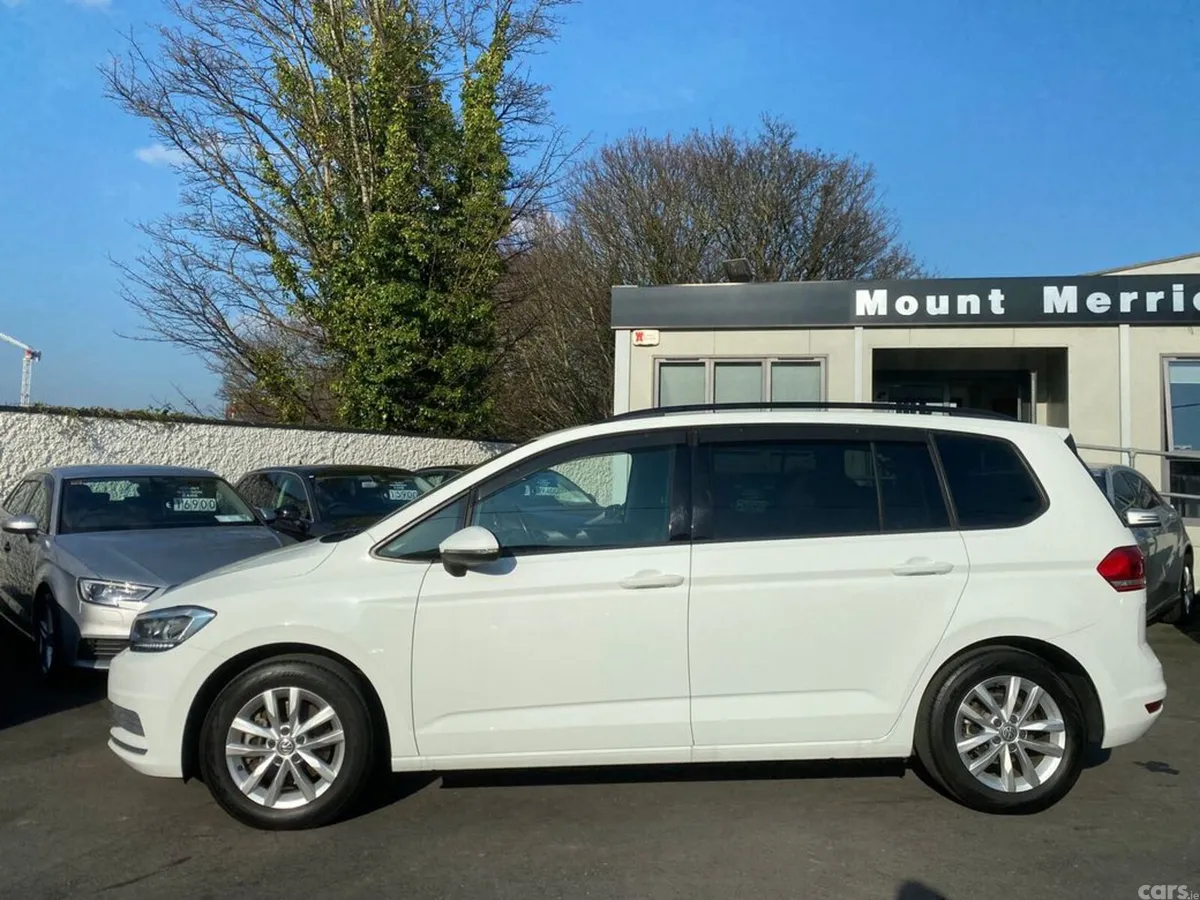 Volkswagen Touran MPV, Petrol, 2016, White