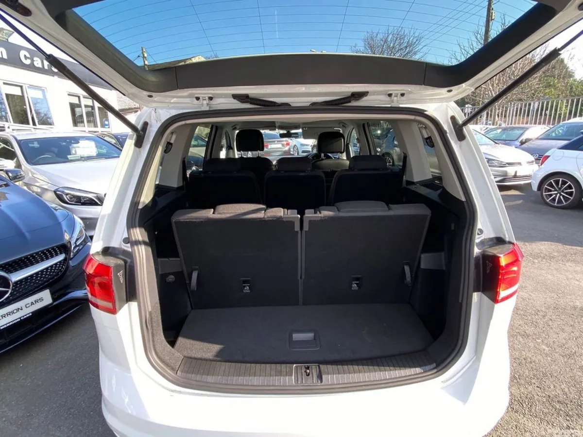 Volkswagen Touran MPV, Petrol, 2016, White