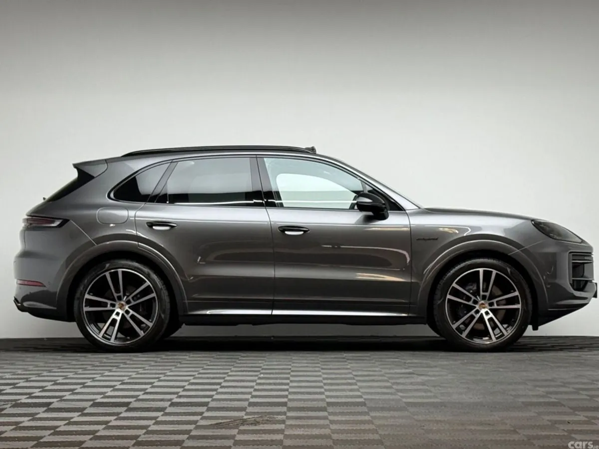 Porsche Cayenne SUV, Petrol Plug-in Hybrid, 2025, Grey