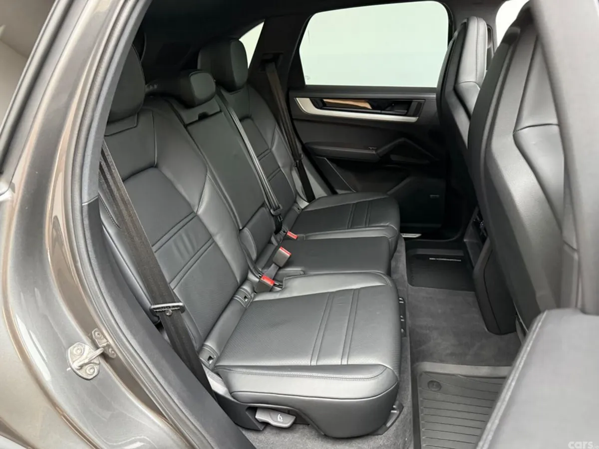 Porsche Cayenne SUV, Petrol Plug-in Hybrid, 2025, Grey