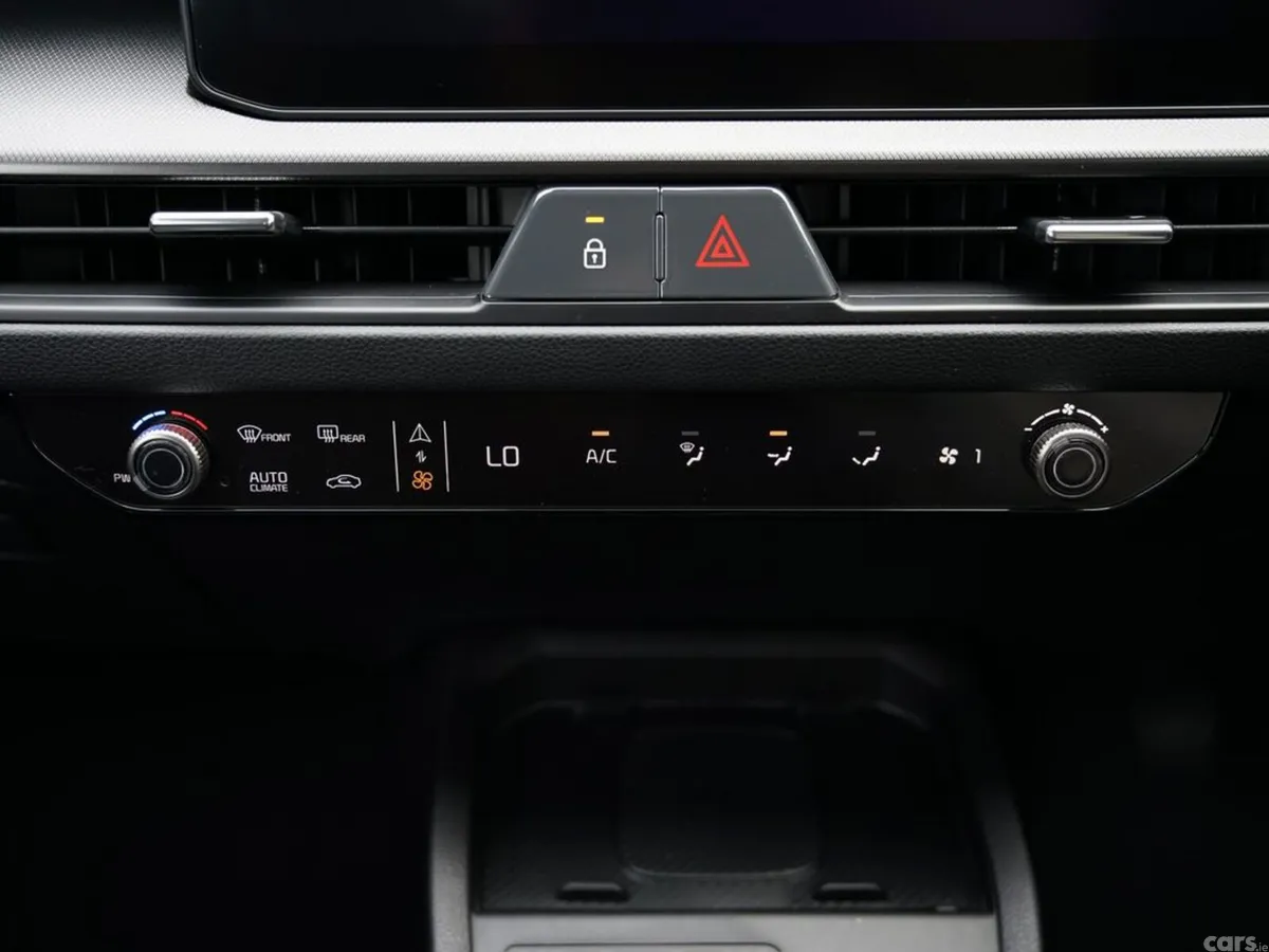 Kia Stonic Hatchback, Petrol, 2027, Red