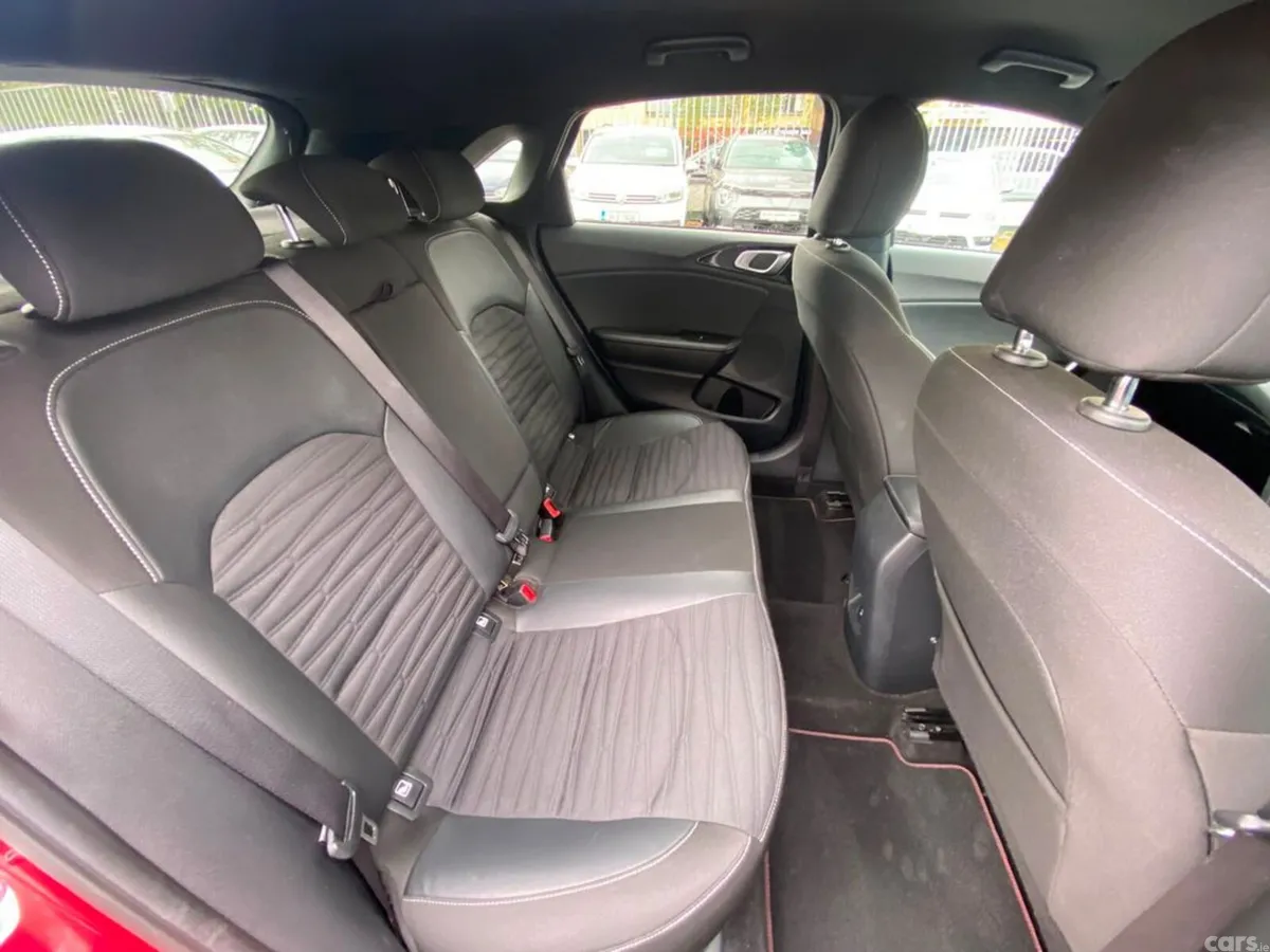 Kia Ceed Hatchback, Diesel, 2023, Red