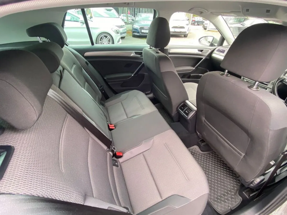 Volkswagen Golf Hatchback, Petrol, 2017, Silver