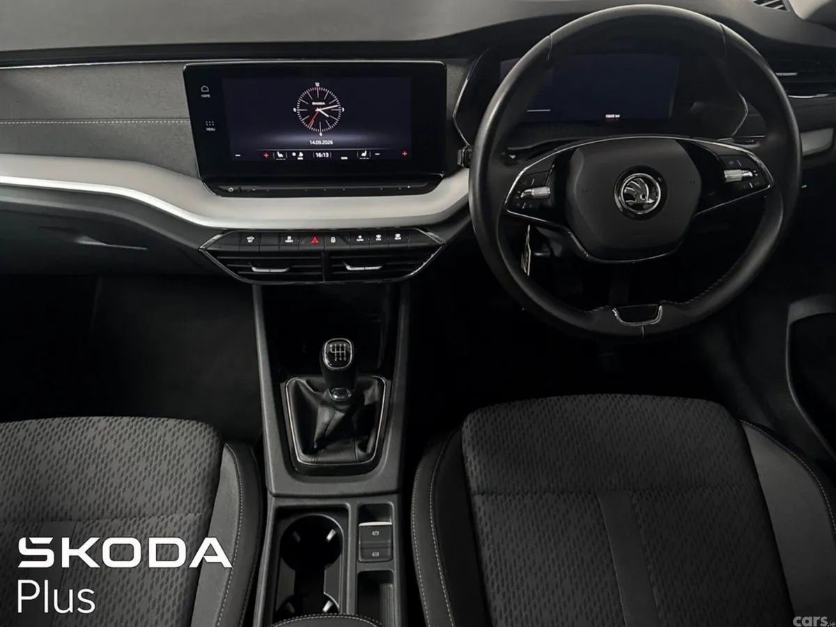 Skoda Octavia Saloon, Diesel, 2023, Grey